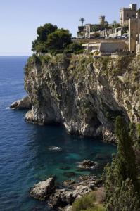 Private apartment - Private garden - Pool in Luxury resort
