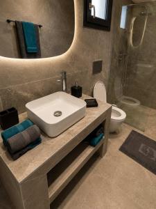 Epanomi Suites - Modern Living with Garden Retreat