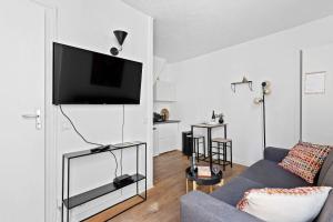Sevres Cosy studio