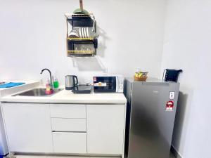 H 1-5 pax Cozy house 3 Bed Trefoil Setia Alam Wifi and TV SCCC