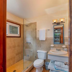 Island Escape near Beaches & Attractions