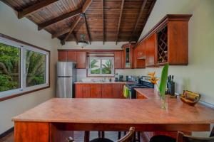 Esvedra Residence near West End & Beaches - Starlink