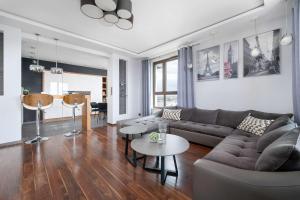 Apartment with a River View Near the Old Town by Renters Prestige