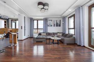 Apartment with a River View Near the Old Town by Renters Prestige
