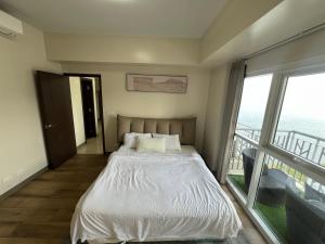 Luxury Spacious 3Bedrooms with Maids Room Bunkbed Massage Chair Bayview Free Pool & Parking Near Okada & MOA