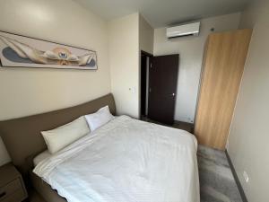 Luxury Spacious 3Bedrooms with Maids Room Bunkbed Massage Chair Bayview Free Pool & Parking Near Okada & MOA