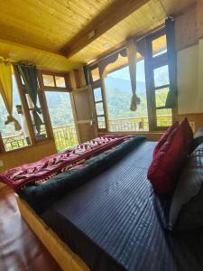 The Midhimalayan Jibhi