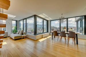 360 Stunning View 2 Floors Penthouse 3BD 2BA