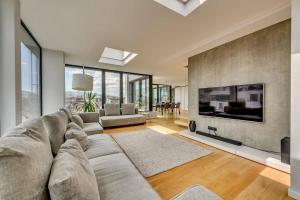 360 Stunning View 2 Floors Penthouse 3BD 2BA