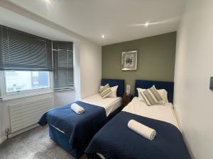 Central 6 bedrooms house - Sleep 14