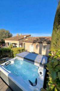 Villa provençale, piscine, jacuzzi & parking