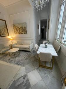 Apartamentos Loles De Cisneros Catedral