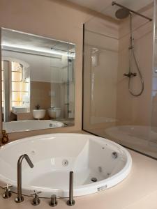 Suite44 - Charming suite with Jacuzzi in Historic buildingon a Fascinating Staircase with conserved frescoes, original floors