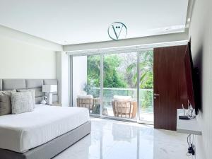 Barefoot Luxury Oceanfront Escape