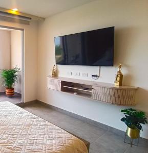 Luxury Apartment Suite with Ocean Views and Swimming Pools