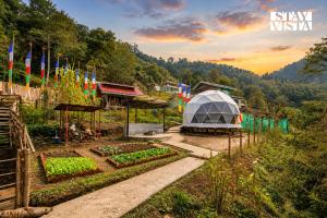 StayVista at The Stargazer with Mountain Views, Bonfire, Lawn