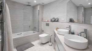 Golf, pool, panoramic terrace, mountain, luxury