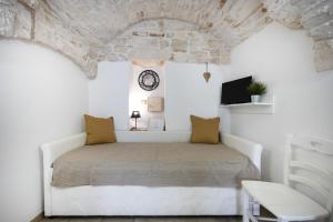 GuestHost - Al Nido Bianco White Stone