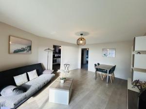 Trés bel appartement 4 personnes, vue mer, plage de Port Fontaine à 30m LOIZA
