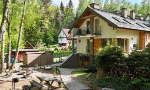 Mazursko - komfortowe apartamenty nad jeziorem, sauna, kominki na parterze