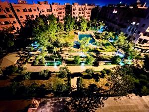 Vue piscine et terrasse oasis calme et luxueux