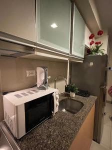 Destina at One Uptown BGC Taguig Metro Manila, WiFi 100 Mbps Netflix