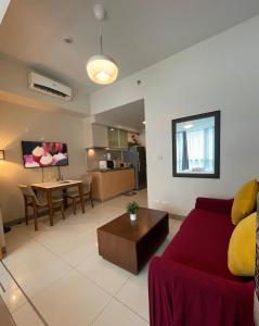 Destina at One Uptown BGC Taguig Metro Manila, WiFi 100 Mbps Netflix