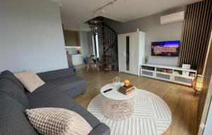 Mila Lakeview House