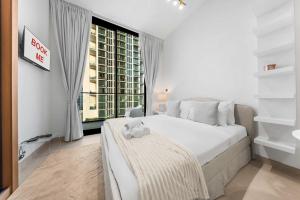 StayShort - Bright & Comfortable Studio Apartment in Jumeirah Village Circle for 2 with Balcony!
