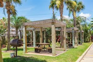 Wonderful Beach front 1-bedroom condo sleeps 4