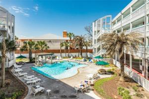 Wonderful Beach front 1-bedroom condo sleeps 4