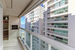 Apê Beira Mar com Ar Cond em Condomínio Clube com Piscina, Churrasqueira, Proximo ao Beto Carrero