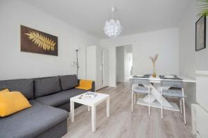 Modern Apartment Remote Working by Noclegi Renters