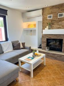 Villa Yellow Butterfly with Private Pool and Sea View near Lindos - Gennadi