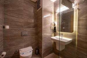 FIFTY5 Suite Hotel