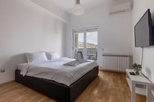 Vardar Waterfront Apartment by Sienna