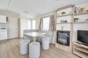 3 Bedroom Mersea Beach Retreat-Getaway by the Sea