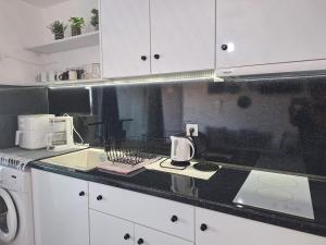White studio kalathos