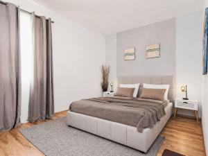Holiday Home Private Villa mit Panoramablick by Interhome