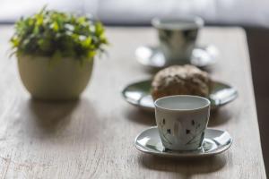 Stylish Apartment with Air Conditioning and a Private Garden by Noclegi Renters