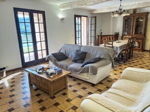 Holiday Home beheizter Pool ab Mitte April by Interhome