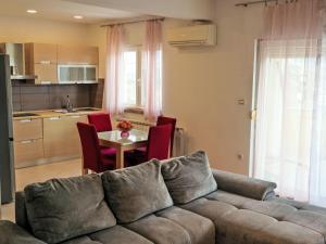 Apartment Appartement Appartement Sarah mit Balkon by Interhome