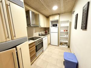 Two bedroom apartment behind the Rambla