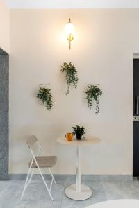Mezzo Pvt 3BHK in Bandra by Square One Stays