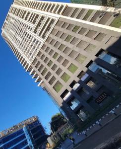 Skhomed,Modern Apartment with City Views
