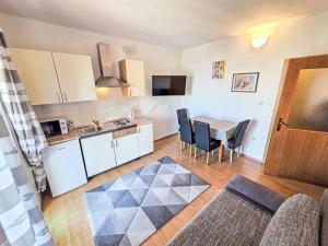 Apartment Wohnung in Crikvenica mit Terrasse und Grill by Interhome