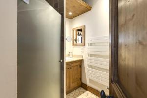 Nepenthe - beautiful ski-in ski-out 3 bed in exclusive location in Val dIsere