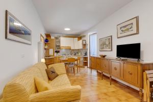 Kirribilli House - Central Nago Torbole with Mountain View - Happy Rentals