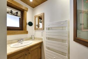 Nepenthe - beautiful ski-in ski-out 3 bed in exclusive location in Val dIsere