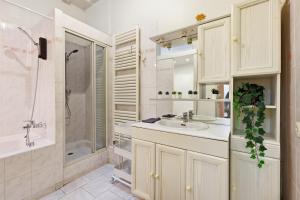 Modern Paris 2BR Apartment-Central Stay with Netflix